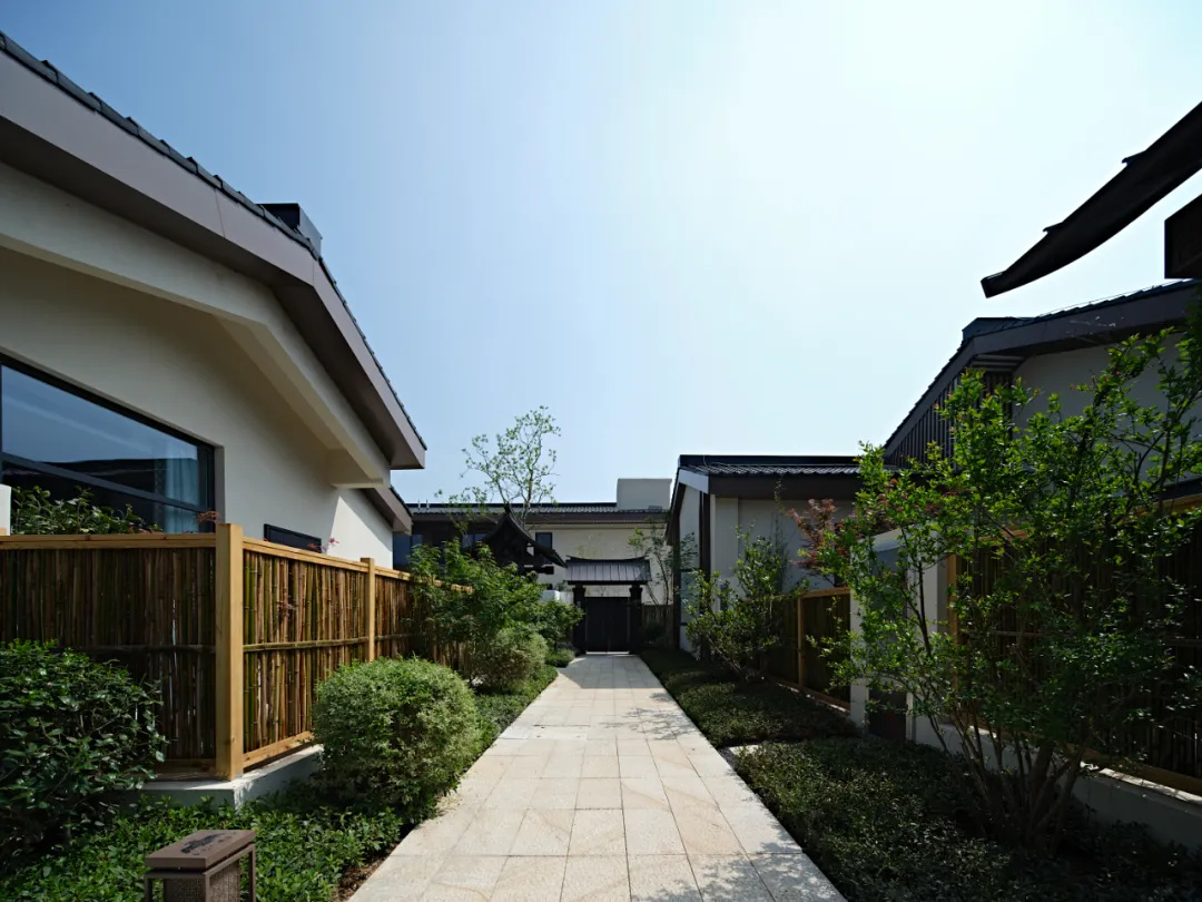 凌家灘文旅小鎮(zhèn)新中式國風度假酒店裝修設計(圖6) 640_wx_fmt=jpeg&from=appmsg&tp=webp&wxfrom=5&wx_lazy=1&wx_co=1 (6).jpg